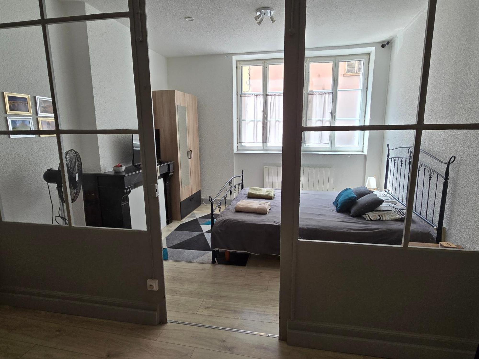 Appartement Au Calme Idealement Place A Macon. Exterior photo